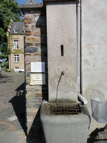 Römer-Quelle Auslass vor der Villa Schaffhausen