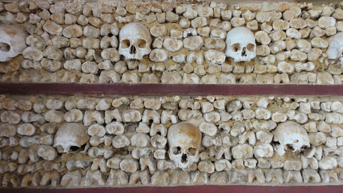 Faro, Skulls at "Nossa Senhora do Carmo"