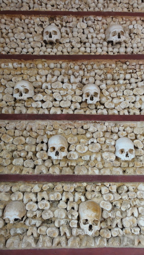 Faro, Skulls at "Nossa Senhora do Carmo"