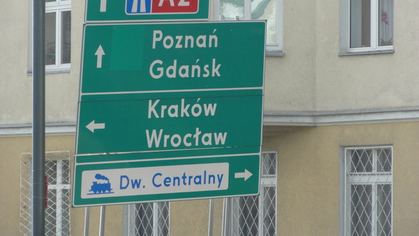 Warszawa, Bezirk Ochota, Richtungsangabe zum Hbf mittels Dampflok